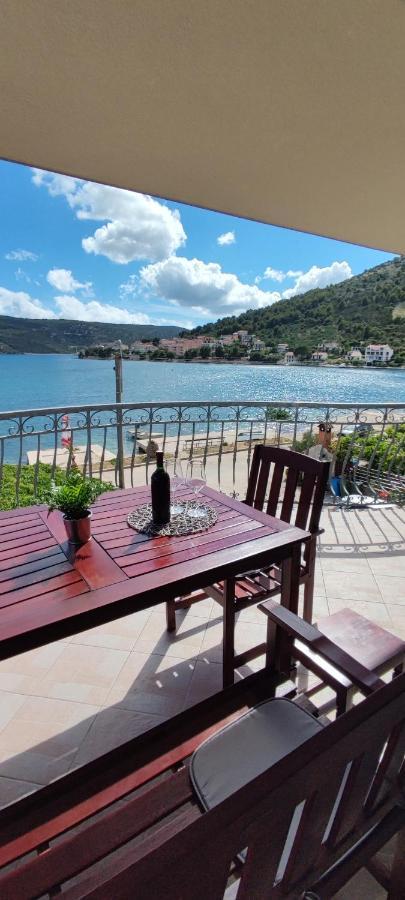 Apartman Mila Marina Esterno foto