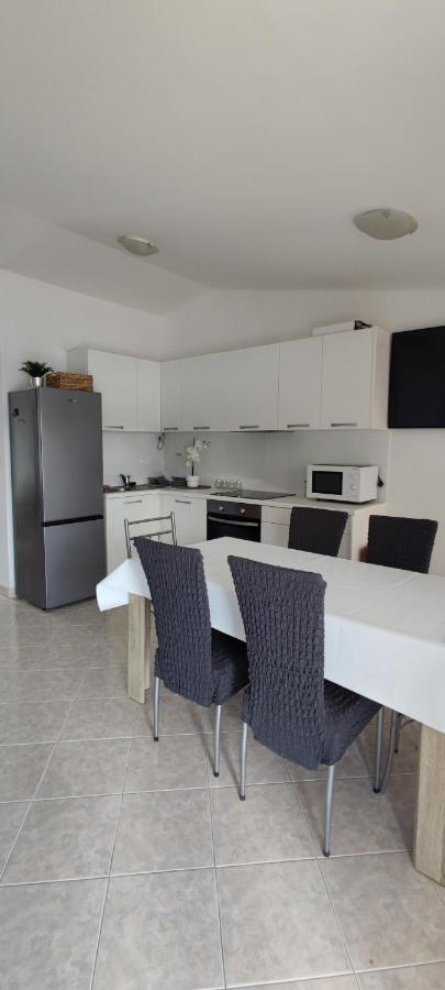Apartman Mila Marina Esterno foto